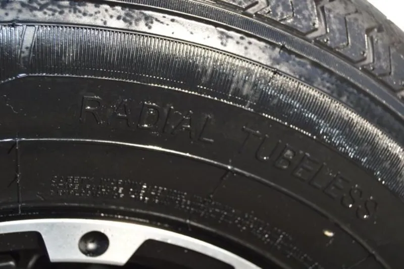 Slide: The Image of Venture Trailers Aluminum Single Axle Commander Series COM-3400 2026 - 9