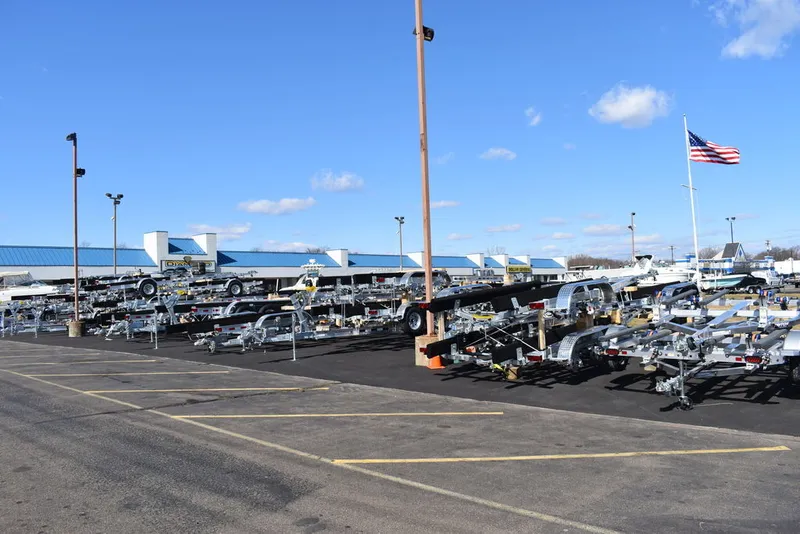 Slide: The Image of Venture Trailers Aluminum Tandem Axle Commander Series COM-5300 2026 - 117