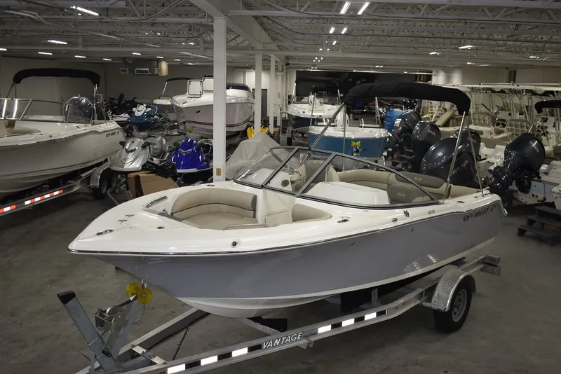 Slide: The Image of Venture Trailers Aluminum Tandem Axle Commander Series COM-5300 2026 - 72