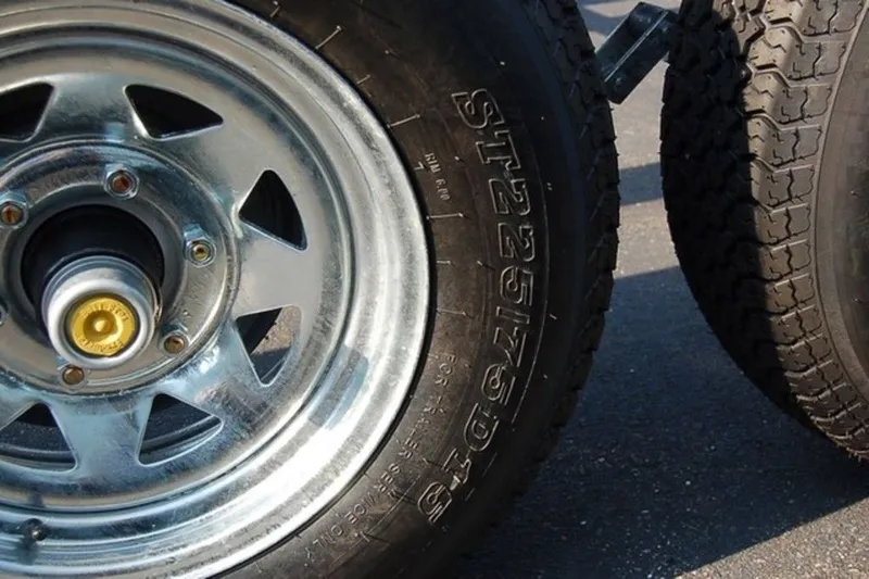 Slide: The Image of Venture Trailers Aluminum Triple Axle Bunks VATB-10625 2026 - 9