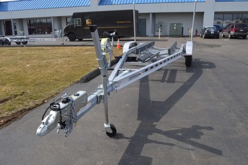 Slide: The Image of Venture Trailers Aluminum Tandem Axle Commander Series COM-8800 2026 - 1