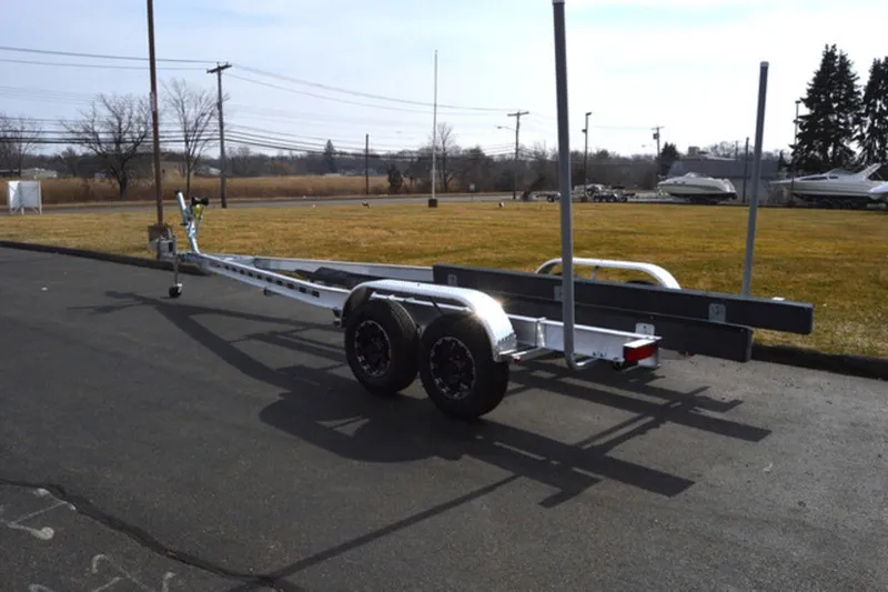 Slide: The Image of Venture Trailers Aluminum Tandem Axle Commander Series COM-8800 2026 - 2