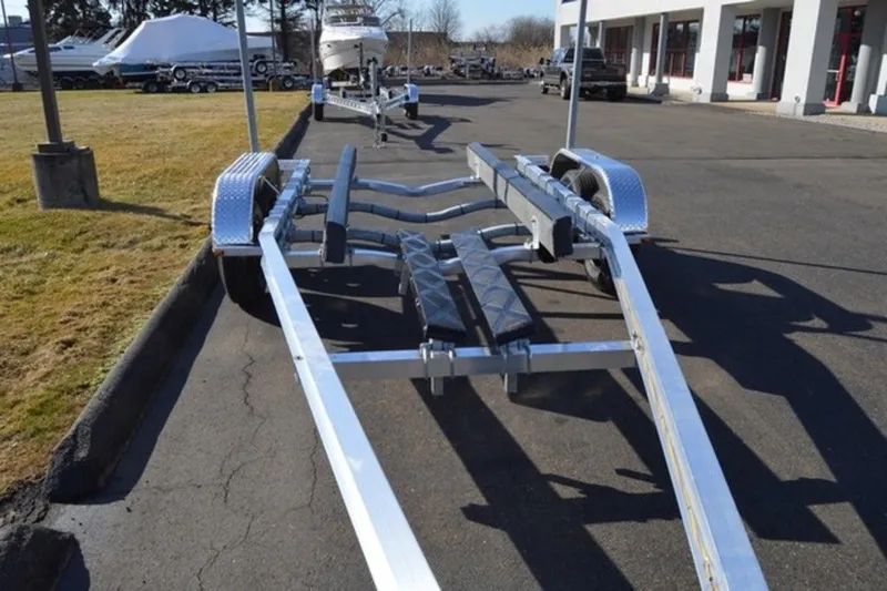 Slide: The Image of Venture Trailers Aluminum Tandem Axle Commander Series COM-6000 2026 - 10