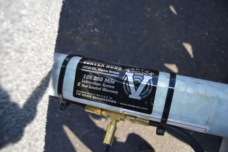 Slide: The Image of Venture Trailers Aluminum Tandem Axle Commander Series COM-6000 2026 - 12