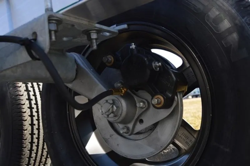 Slide: The Image of Venture Trailers Aluminum Tandem Axle Commander Series COM-6000 2026 - 18