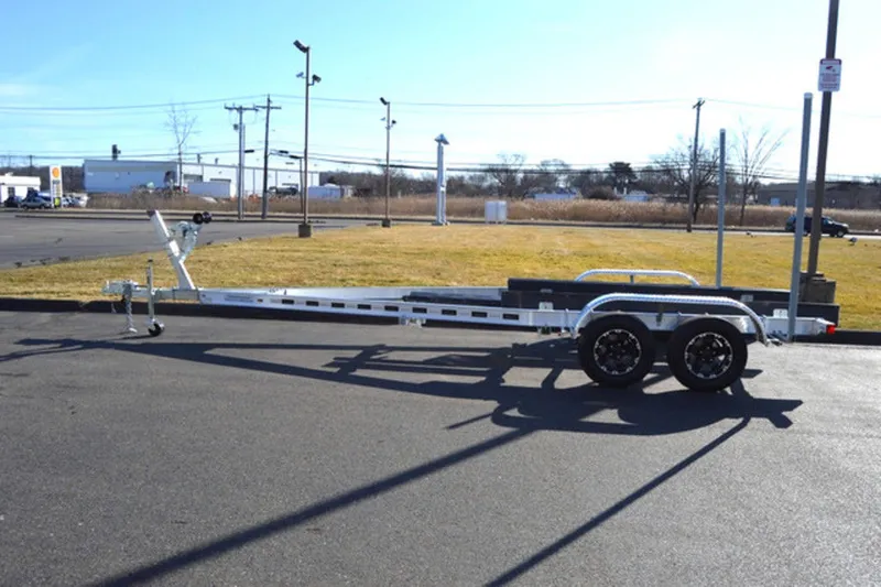 Slide: The Image of Venture Trailers Aluminum Tandem Axle Commander Series COM-6000 2026 - 2