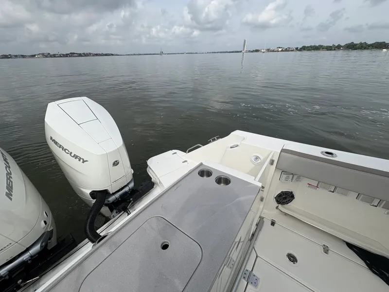 Slide: The Image of Boston Whaler 330 Vantage 2025 - 31