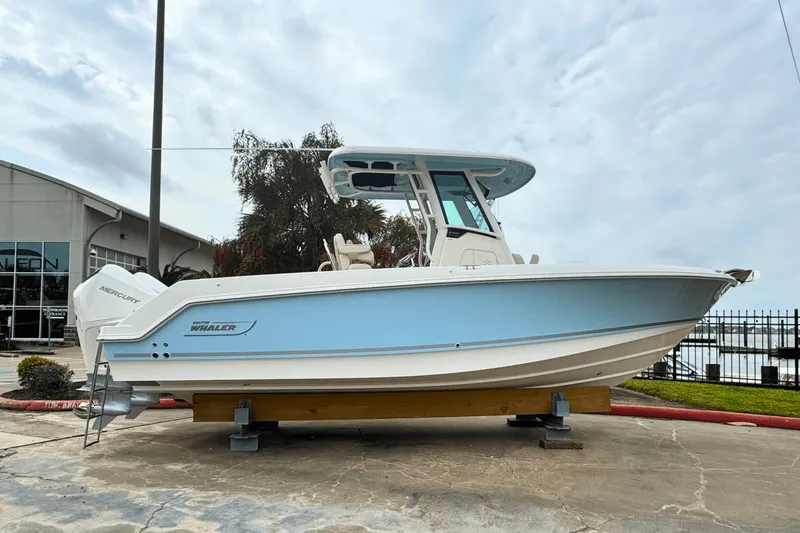 Slide: The Image of Boston Whaler 250 Outrage 2025 - 0