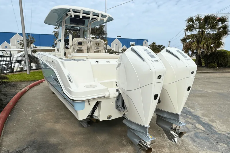 Slide: The Image of Boston Whaler 250 Outrage 2025 - 1