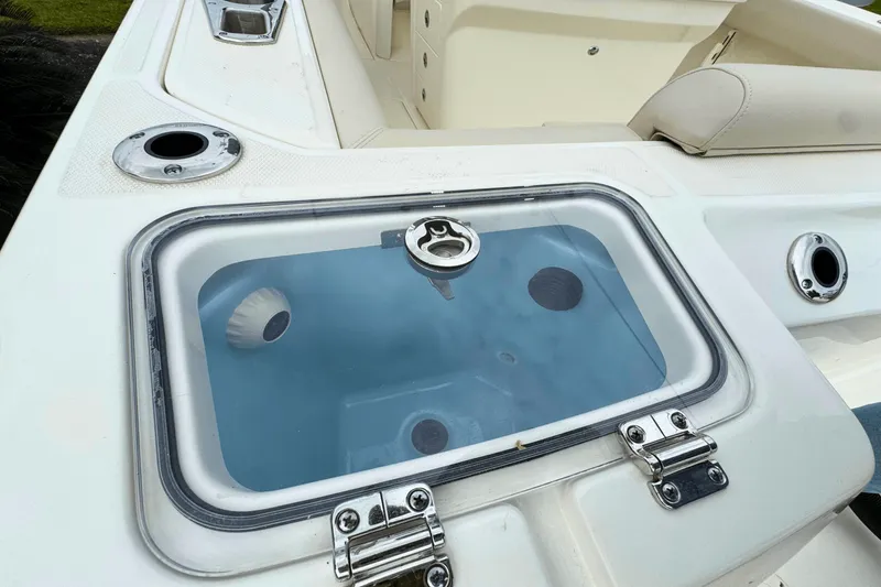 Slide: The Image of Boston Whaler 250 Outrage 2025 - 15