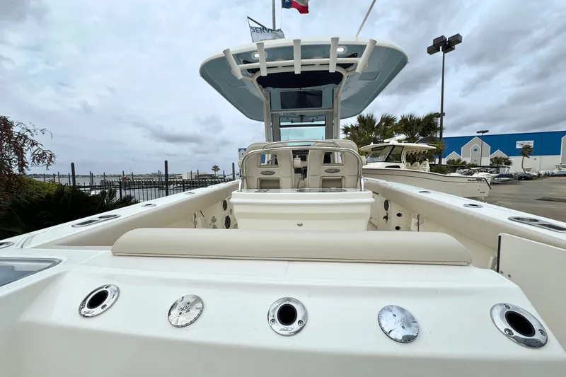 Slide: The Image of Boston Whaler 250 Outrage 2025 - 9