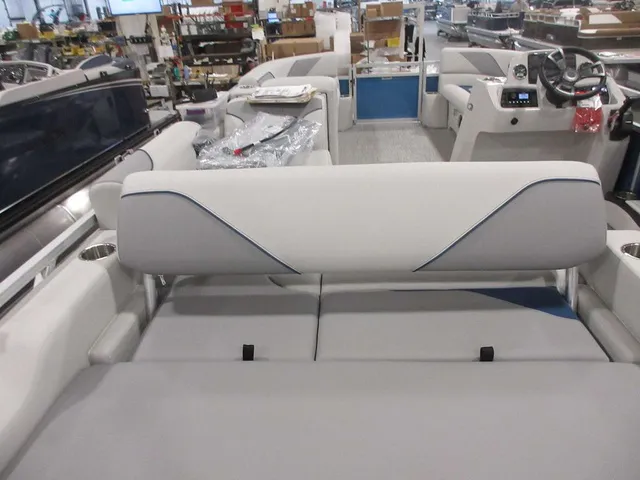 Slide: The Image of Avalon 2385 25 Venture 85 VRB 2026 - 10