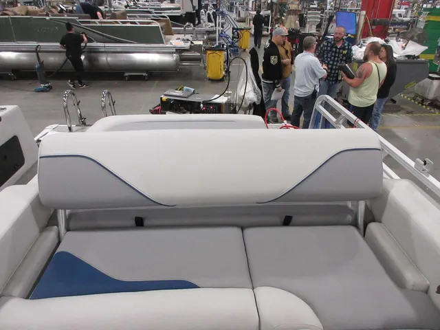 Slide: The Image of Avalon 2385 25 Venture 85 VRB 2026 - 11