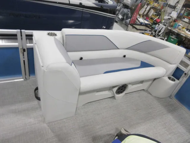 Slide: The Image of Avalon 2385 25 Venture 85 VRB 2026 - 12