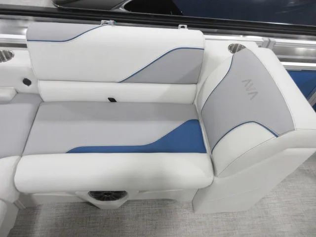 Slide: The Image of Avalon 2385 25 Venture 85 VRB 2026 - 14