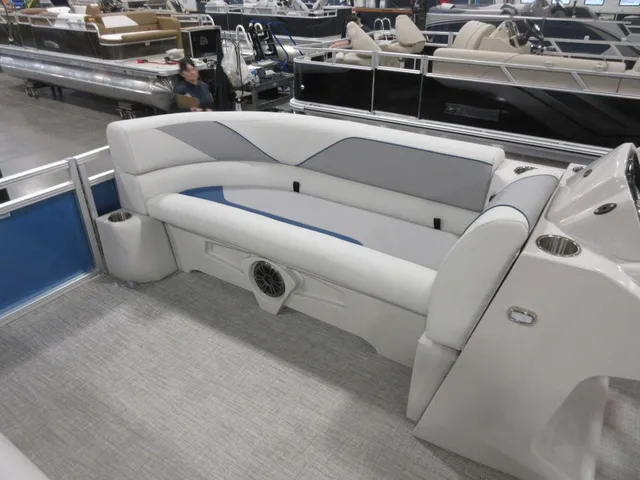 Slide: The Image of Avalon 2385 25 Venture 85 VRB 2026 - 16