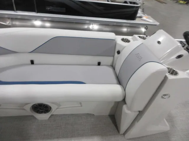 Slide: The Image of Avalon 2385 25 Venture 85 VRB 2026 - 17