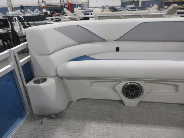 Slide: The Image of Avalon 2385 25 Venture 85 VRB 2026 - 18