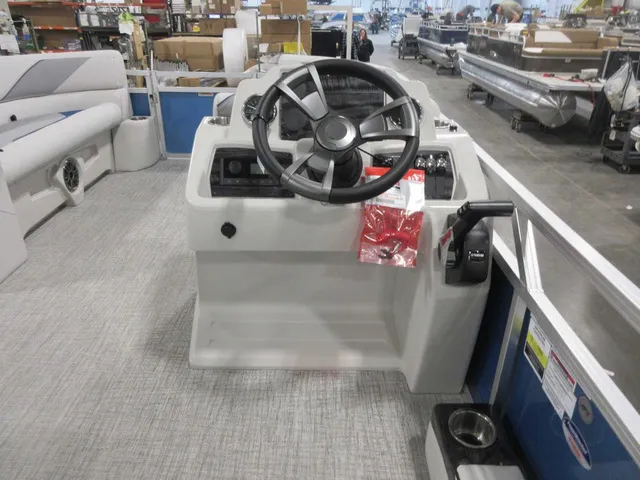 Slide: The Image of Avalon 2385 25 Venture 85 VRB 2026 - 19