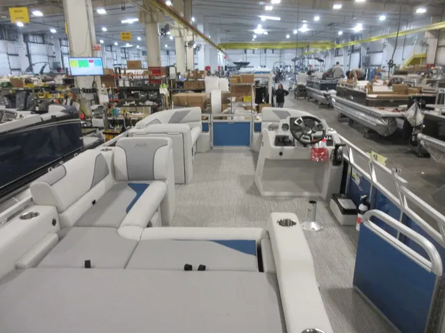 Slide: The Image of Avalon 2385 25 Venture 85 VRB 2026 - 20