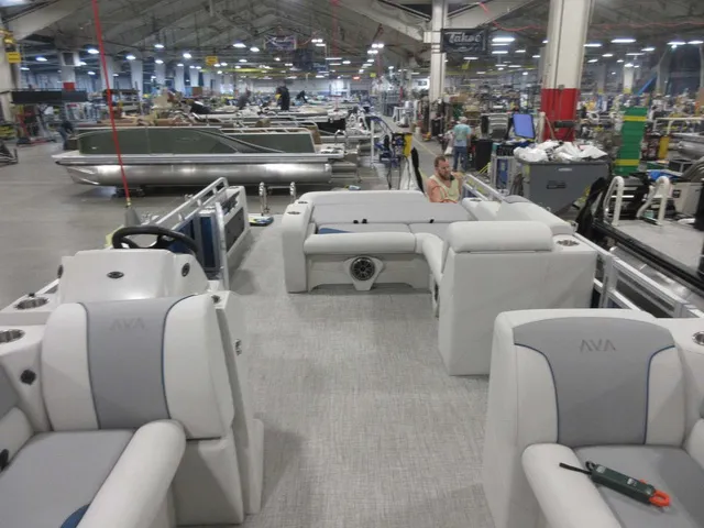 Slide: The Image of Avalon 2385 25 Venture 85 VRB 2026 - 21