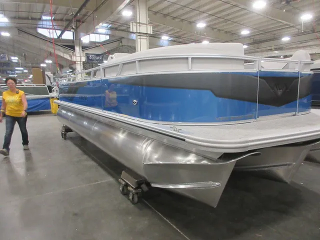 Slide: The Image of Avalon 2385 25 Venture 85 VRB 2026 - 6