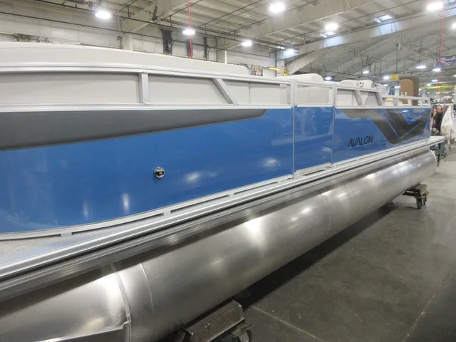 Slide: The Image of Avalon 2385 25 Venture 85 VRB 2026 - 7