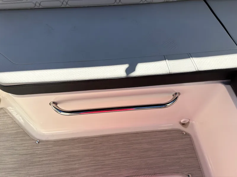 Slide: The Image of Sea Ray SPX 190 2025 - 18