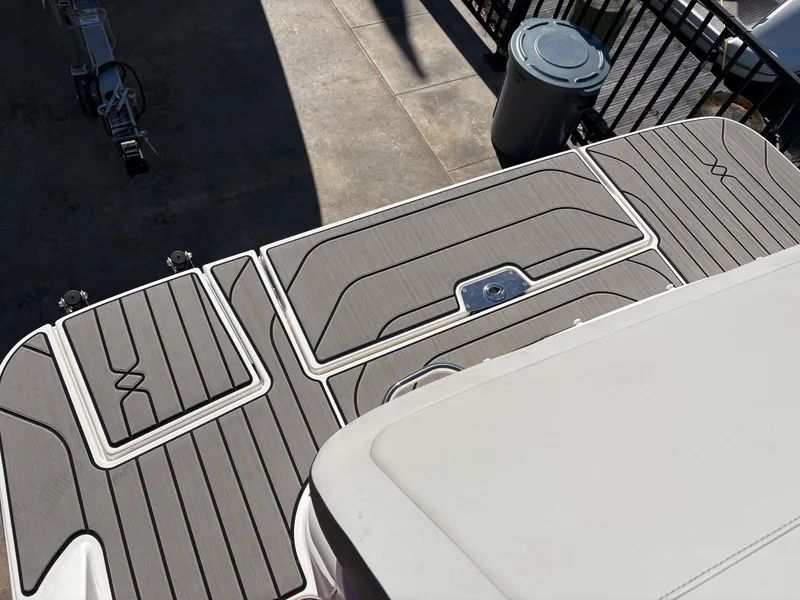 Slide: The Image of Sea Ray SPX 190 2025 - 23