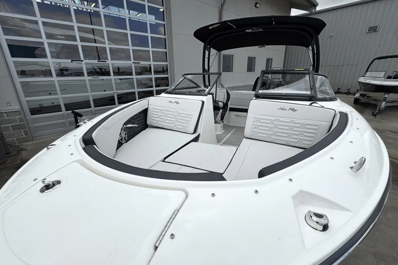 Slide: The Image of Sea Ray SPX 190 2025 - 3