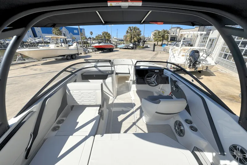 Slide: The Image of Sea Ray SPX 190 2025 - 4