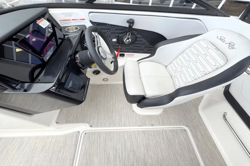 Slide: The Image of Sea Ray SPX 190 2025 - 6