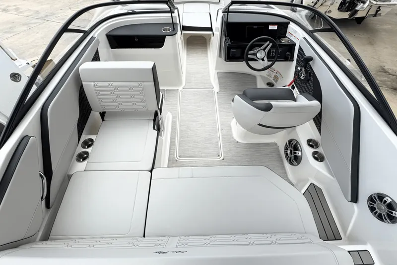 Slide: The Image of Sea Ray SPX 190 2025 - 7