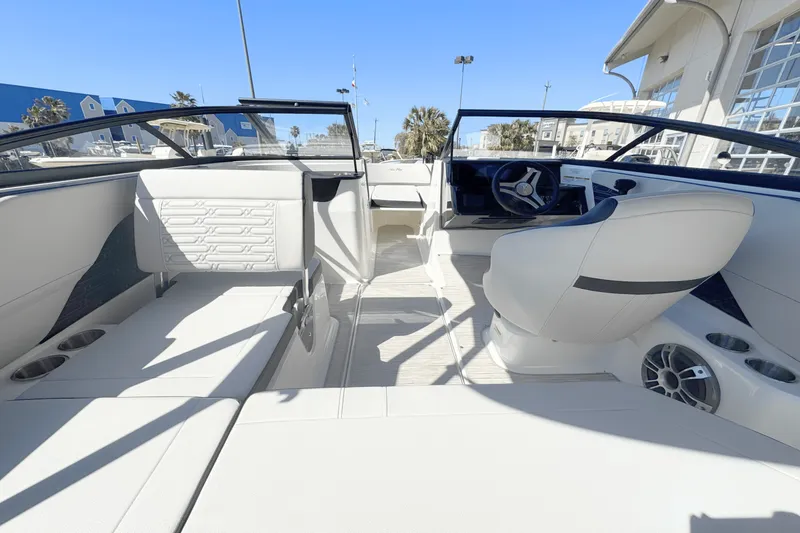 Slide: The Image of Sea Ray SPX 190 2025 - 8