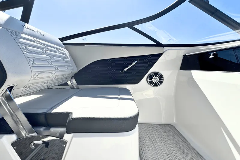 Slide: The Image of Sea Ray SPX 190 2025 - 9