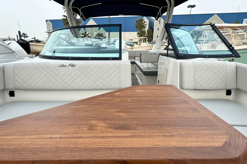 Slide: The Image of Sea Ray SDX 270 Outboard 2025 - 11