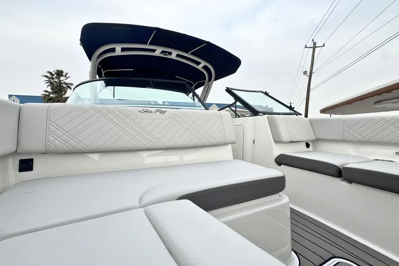 Slide: The Image of Sea Ray SDX 270 Outboard 2025 - 12