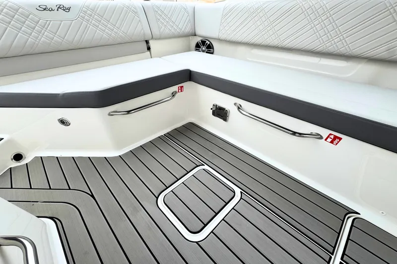 Slide: The Image of Sea Ray SDX 270 Outboard 2025 - 13