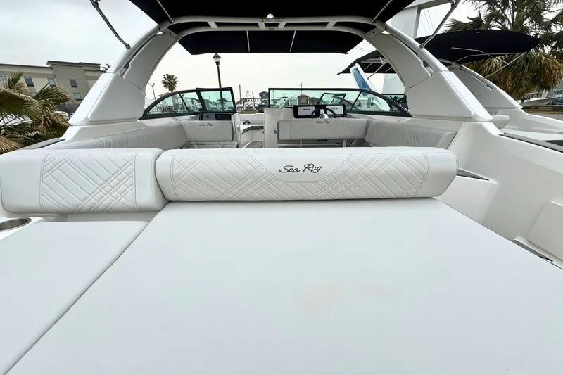 Slide: The Image of Sea Ray SDX 270 Outboard 2025 - 14