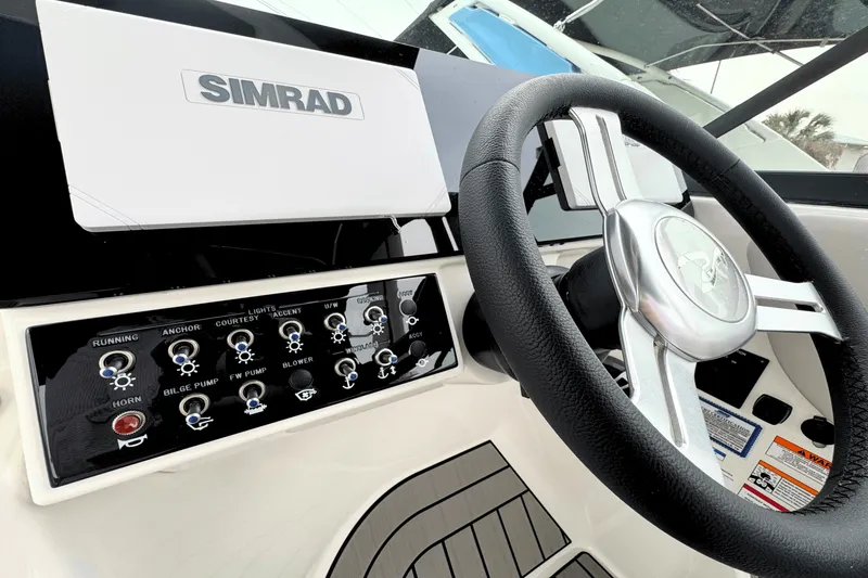 Slide: The Image of Sea Ray SDX 270 Outboard 2025 - 4