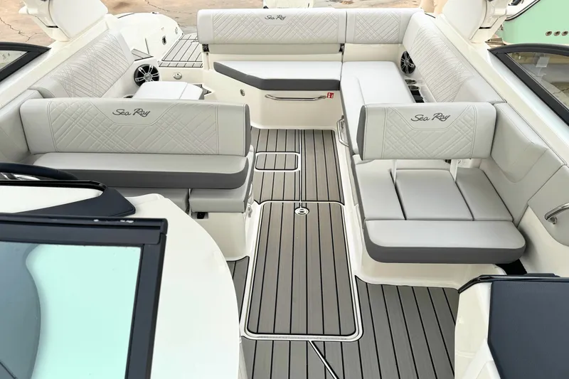 Slide: The Image of Sea Ray SDX 270 Outboard 2025 - 7