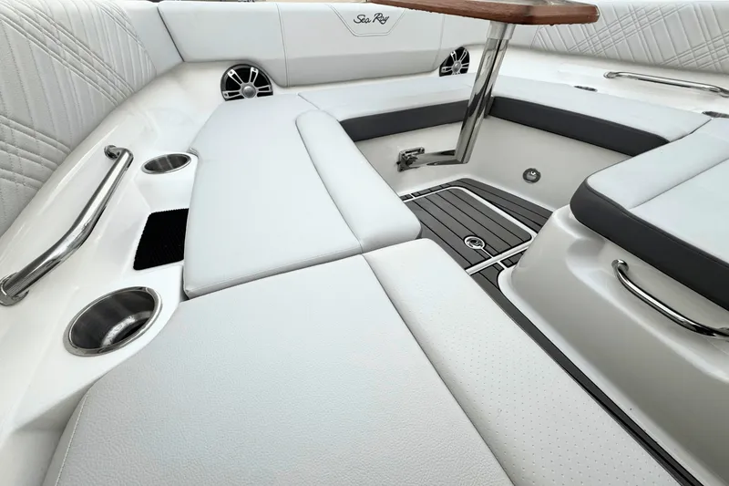 Slide: The Image of Sea Ray SDX 270 Outboard 2025 - 8