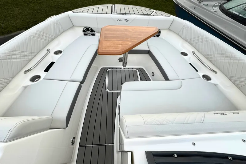 Slide: The Image of Sea Ray SDX 270 Outboard 2025 - 9