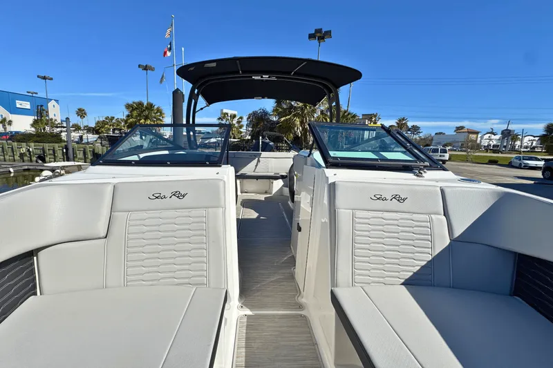 Slide: The Image of Sea Ray SPX 230 Outboard 2025 - 10