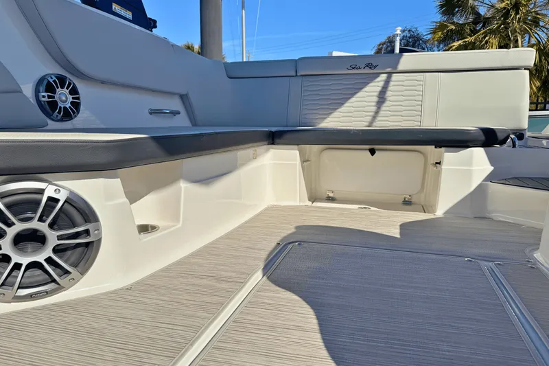 Slide: The Image of Sea Ray SPX 230 Outboard 2025 - 12