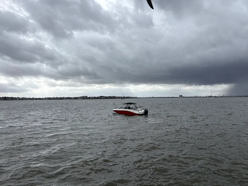 Slide: The Image of Sea Ray SPX 230 Outboard 2025 - 4