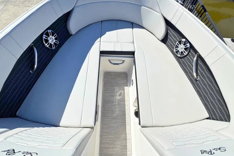 Slide: The Image of Sea Ray SPX 230 Outboard 2025 - 7