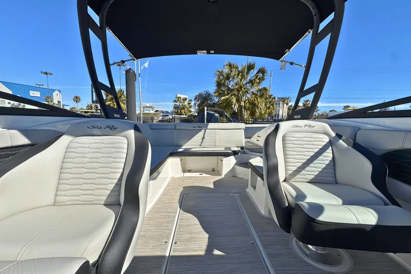 Slide: The Image of Sea Ray SPX 230 Outboard 2025 - 8