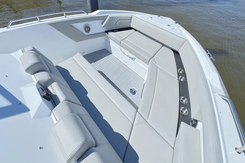Slide: The Image of Cruisers 42 GLS Outboard 2025 - 3
