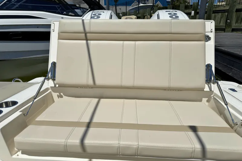 Slide: The Image of Boston Whaler 280 Dauntless 2025 - 10